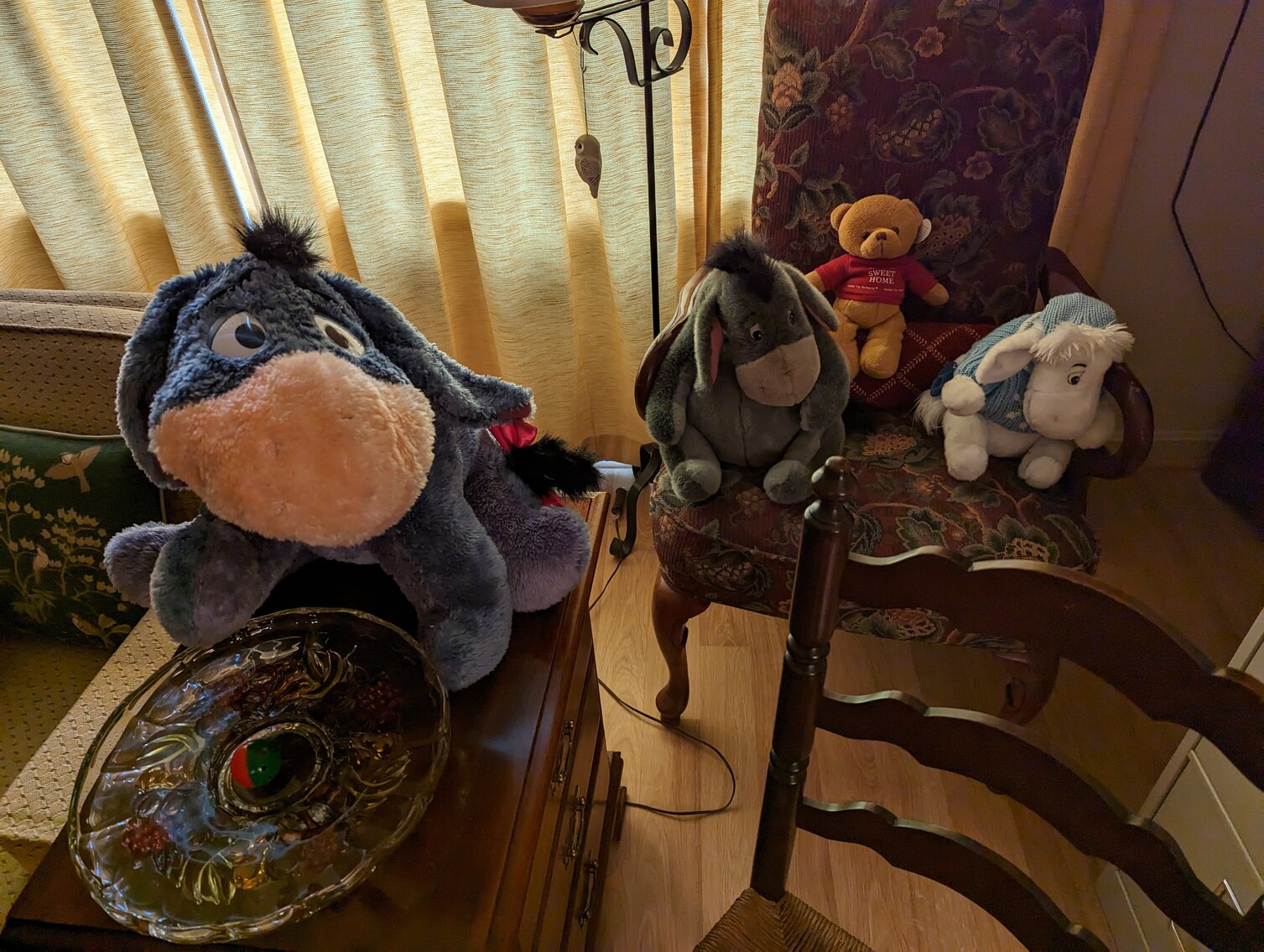 Image for 2 BR, 2.5 BA BRICK RANCHER WADE PORCELAIN MINI FIGURINES, DECOYS, CHINA, FURNITURE, GLASSWARE, ANTIQUES, COLLECTIBLES, COSTUME JEWLERY, HOUSEHOLD ITEMS