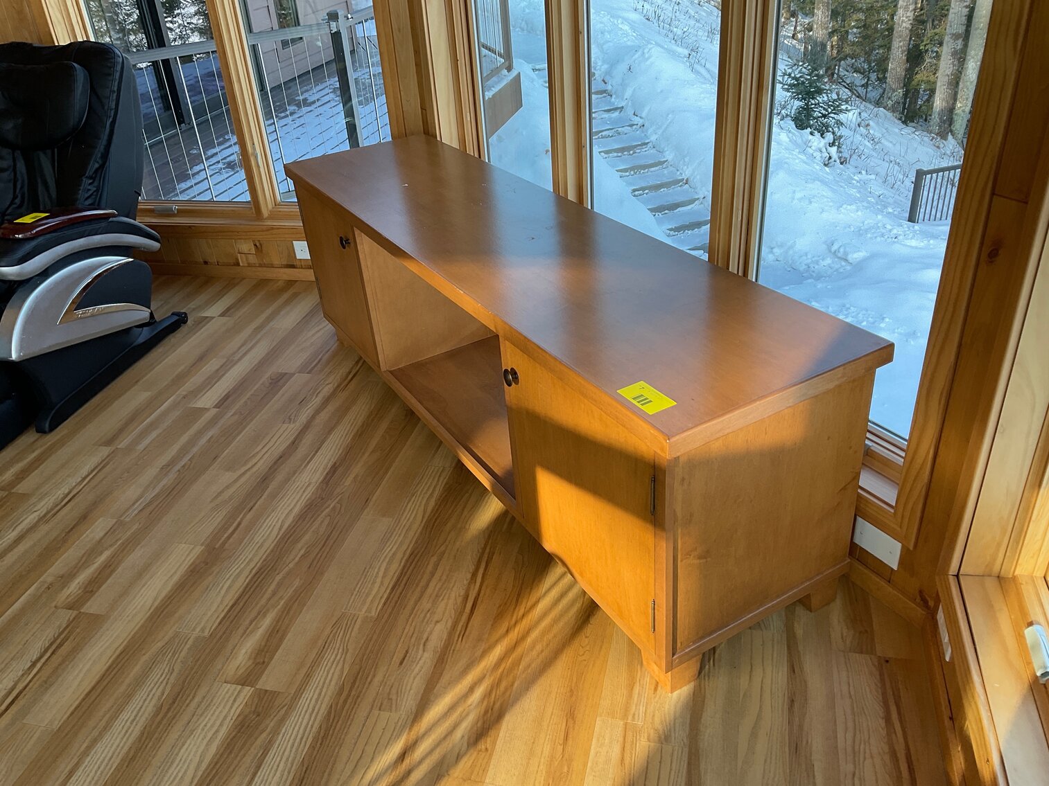 Credenza cabinet
