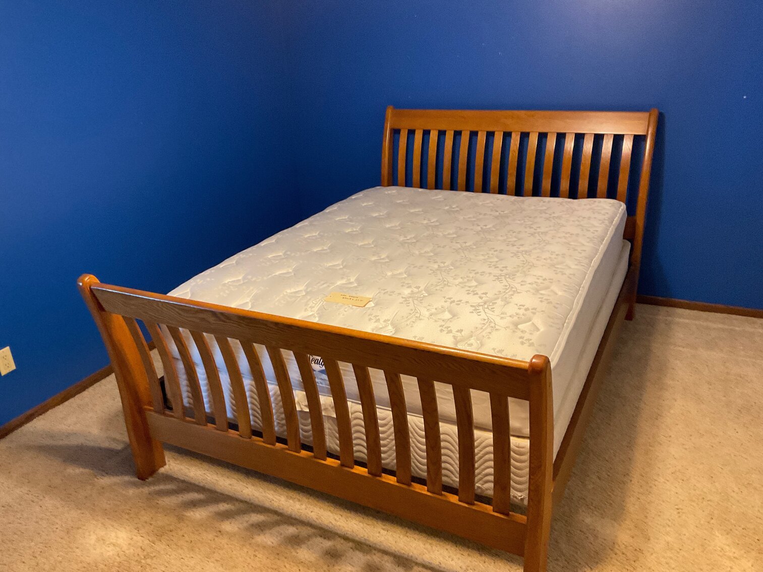 Sleigh bed queen size bedroom set with oak dresser, 64 x 18 x 37 tall