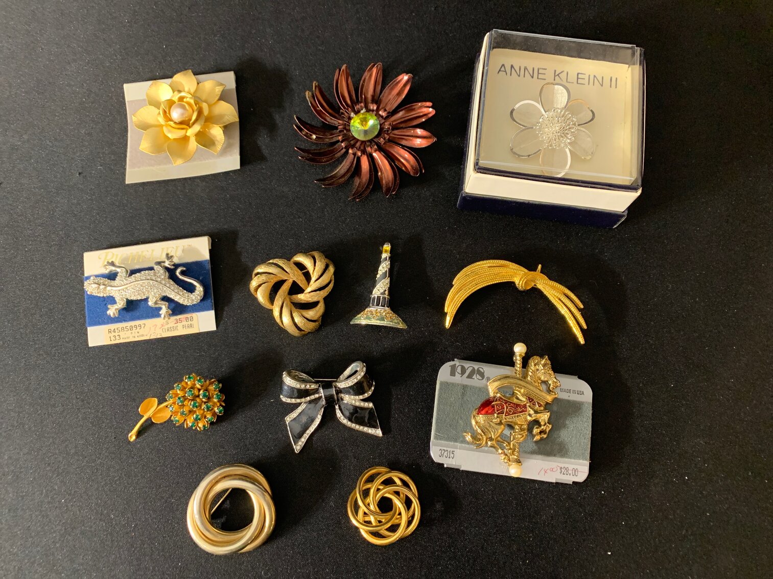 12 Broaches