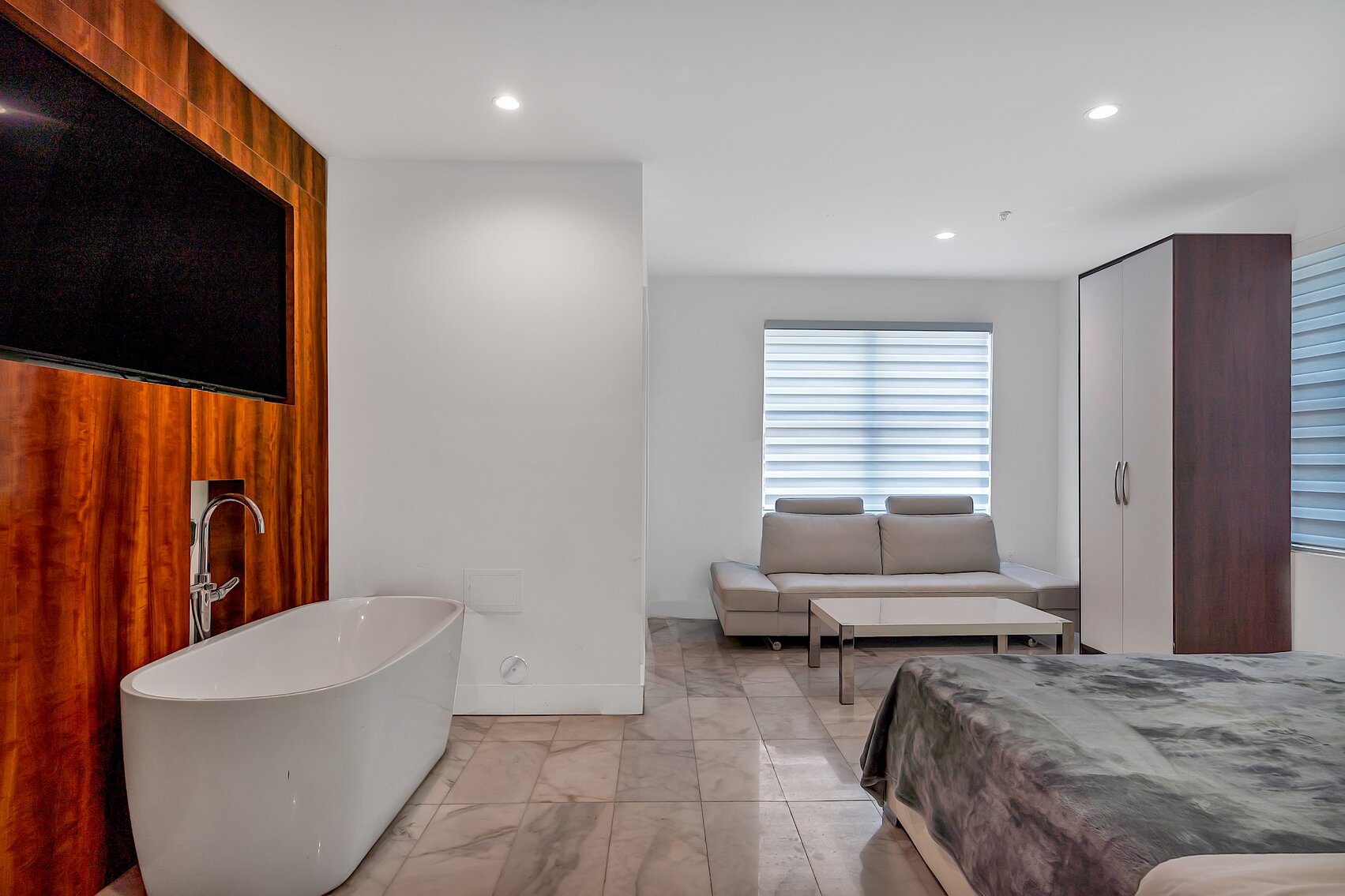 Image for United States Bankruptcy Auction - Miami Beach, FL