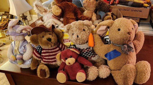 Assortment of Boyd's Bears & more