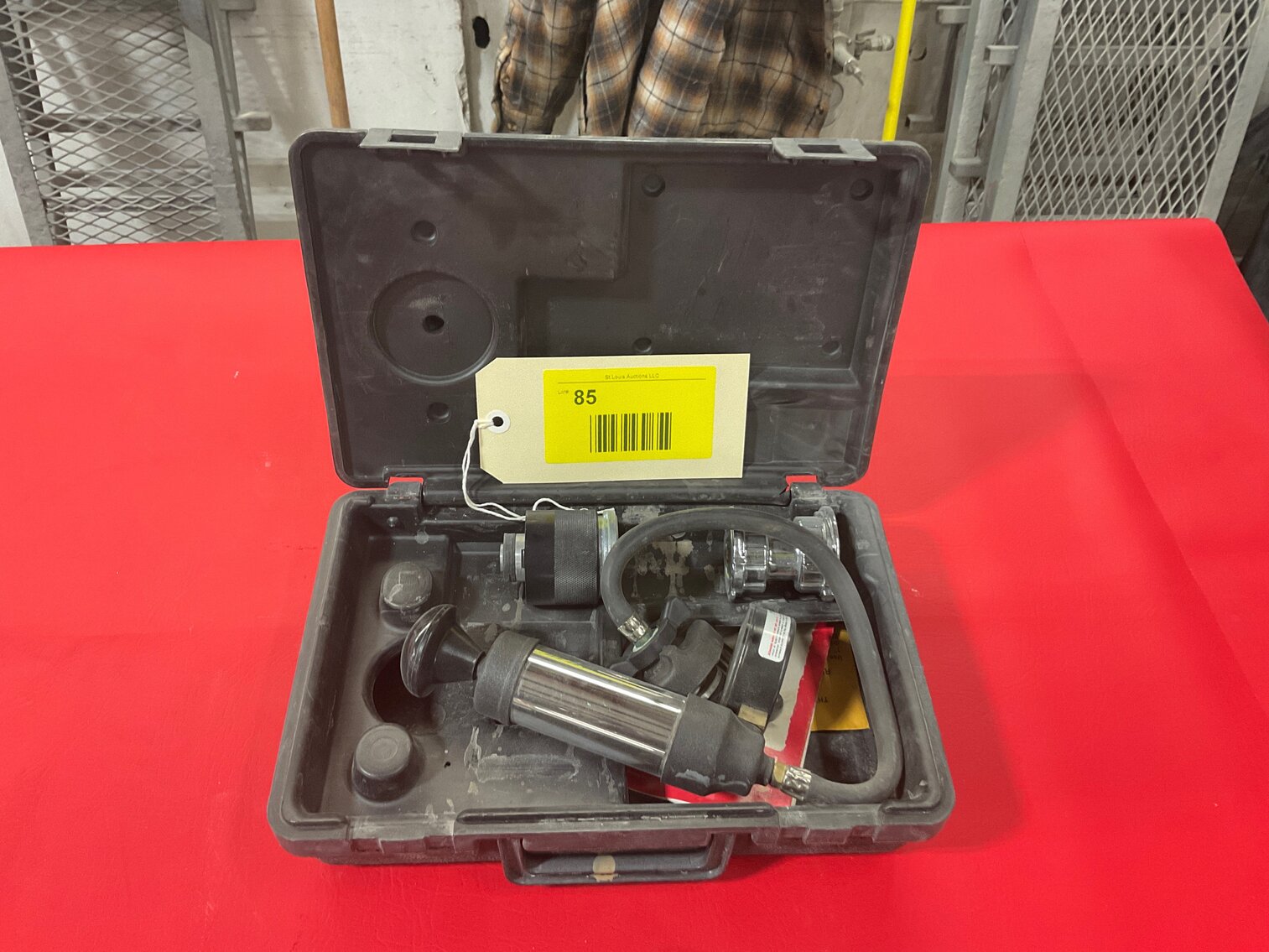 Coolant pressure tester