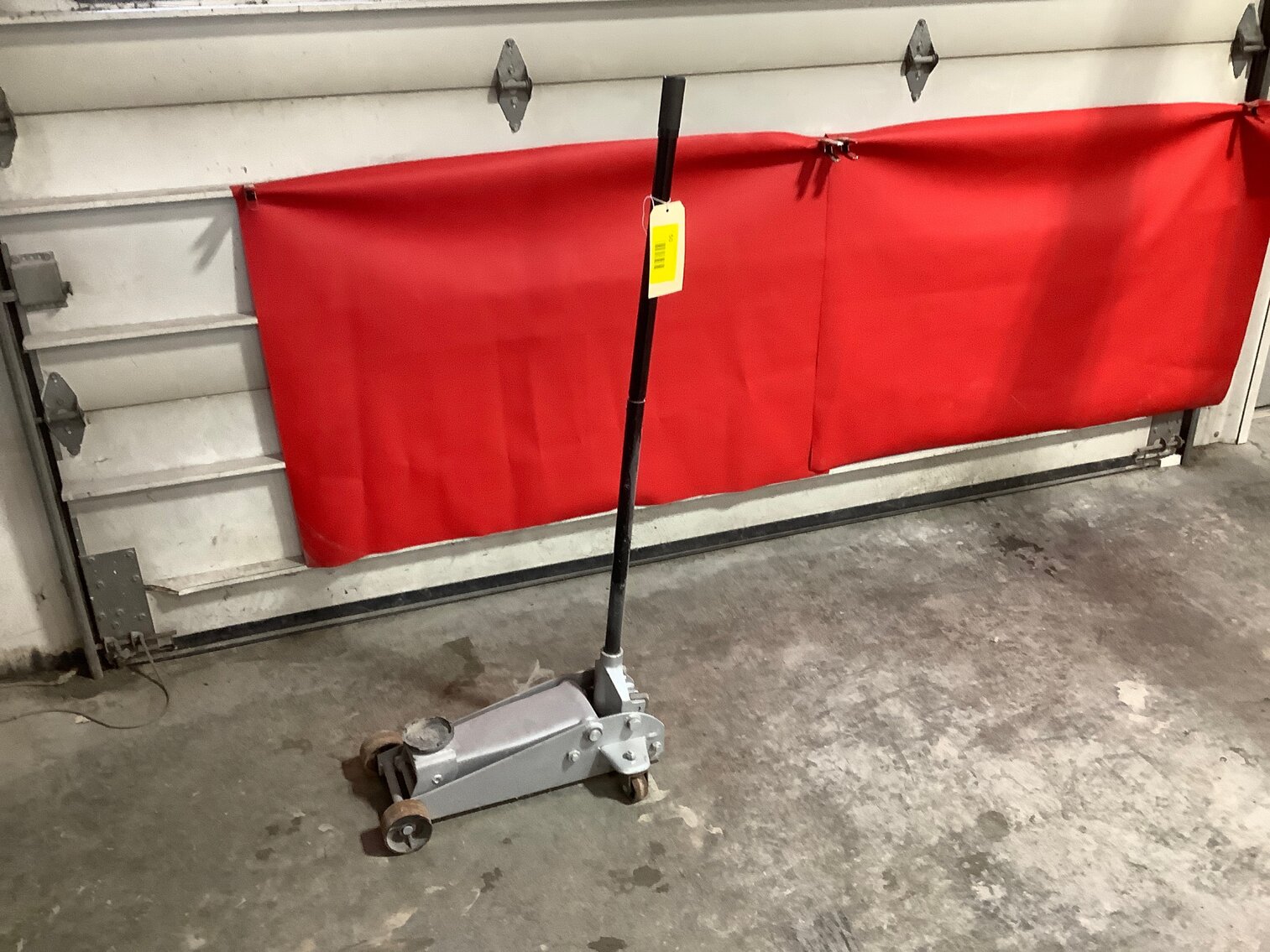 Hydraulic floor jack