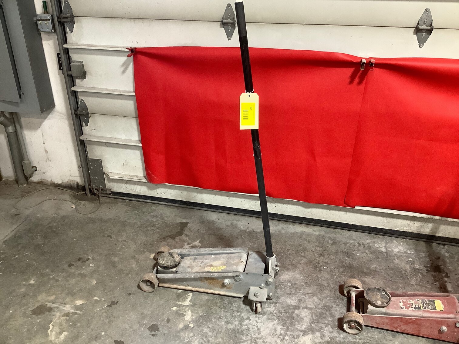 Hydraulic floor jack