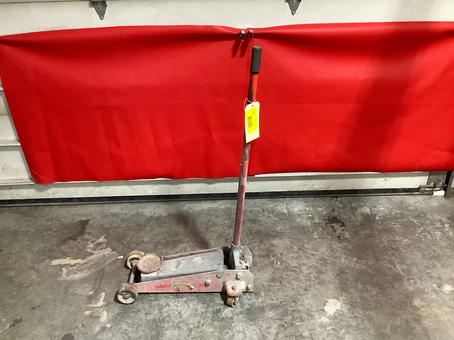 Hydraulic floor jack