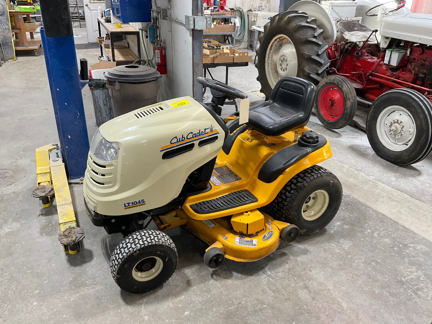 Cub Cadet LT 1045 Hydrostatic lawn tractor