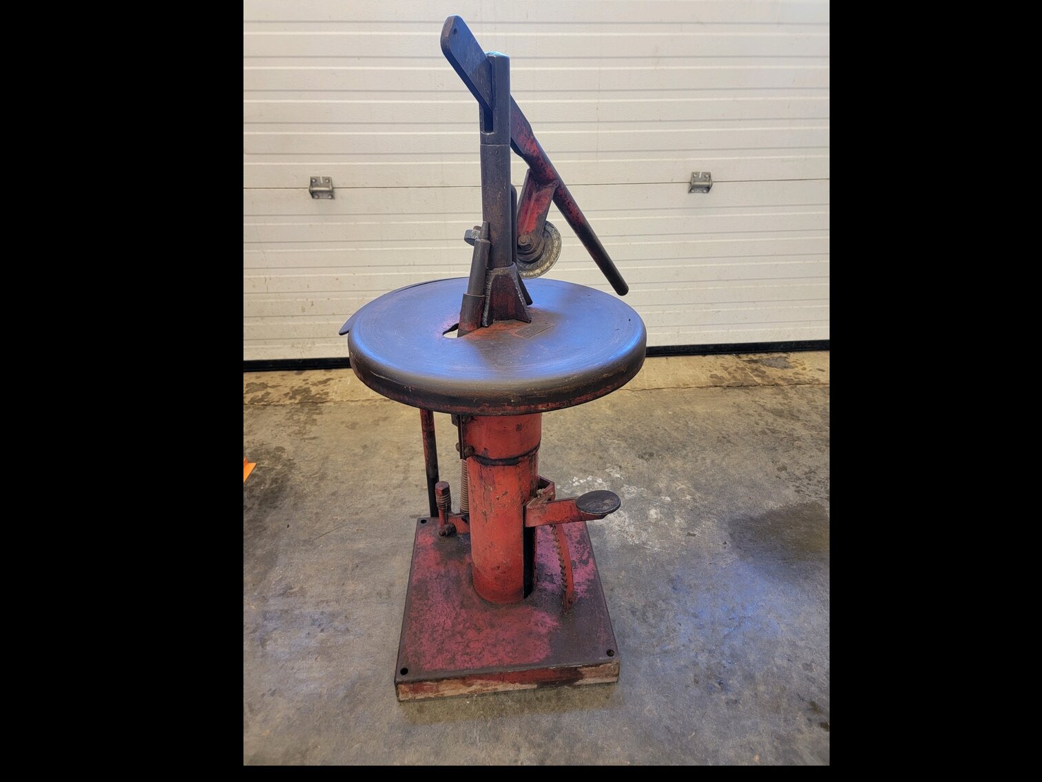 Coats manual tire changer