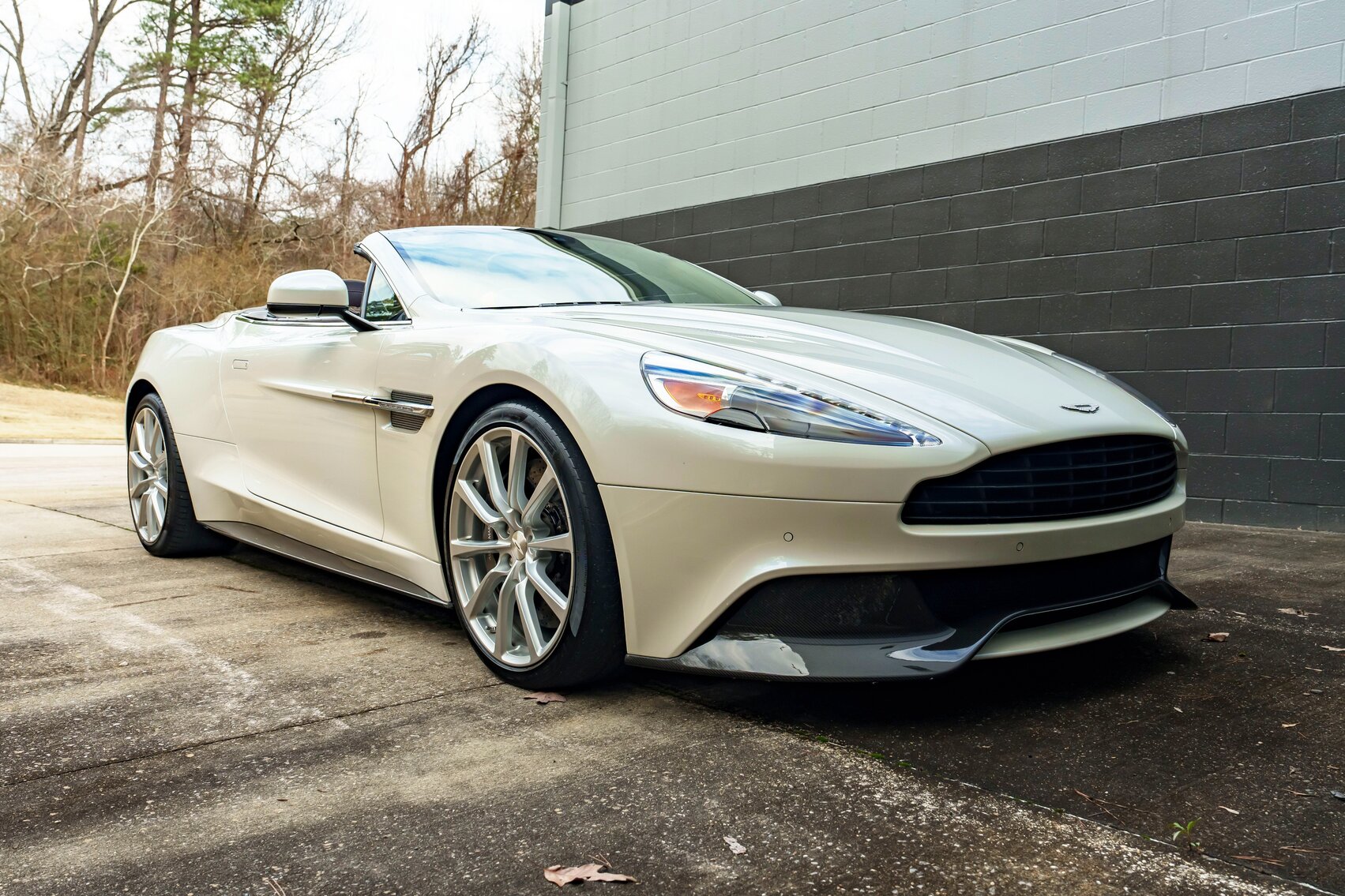 2016 ASTON MARTIN VANQUISH VOLANTE CARBON | Offered at No Reserve