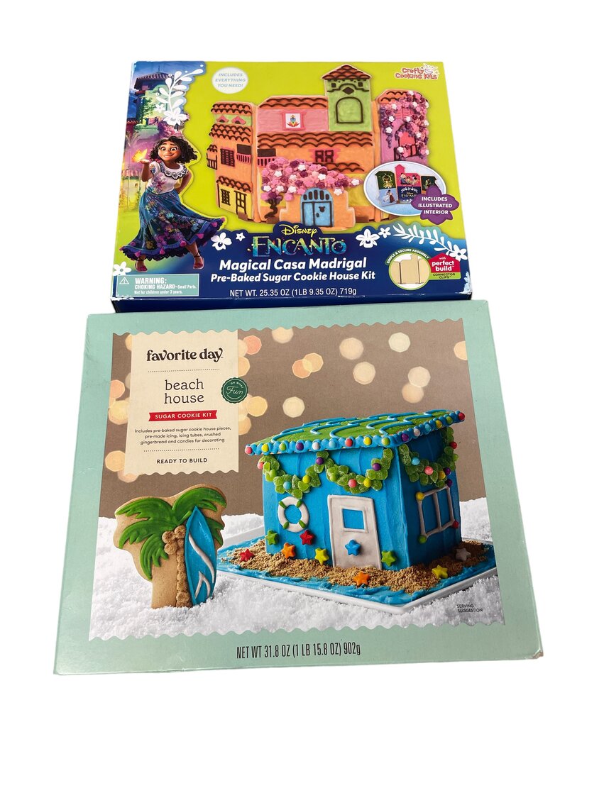 Set of 2 Gingerbread Houses