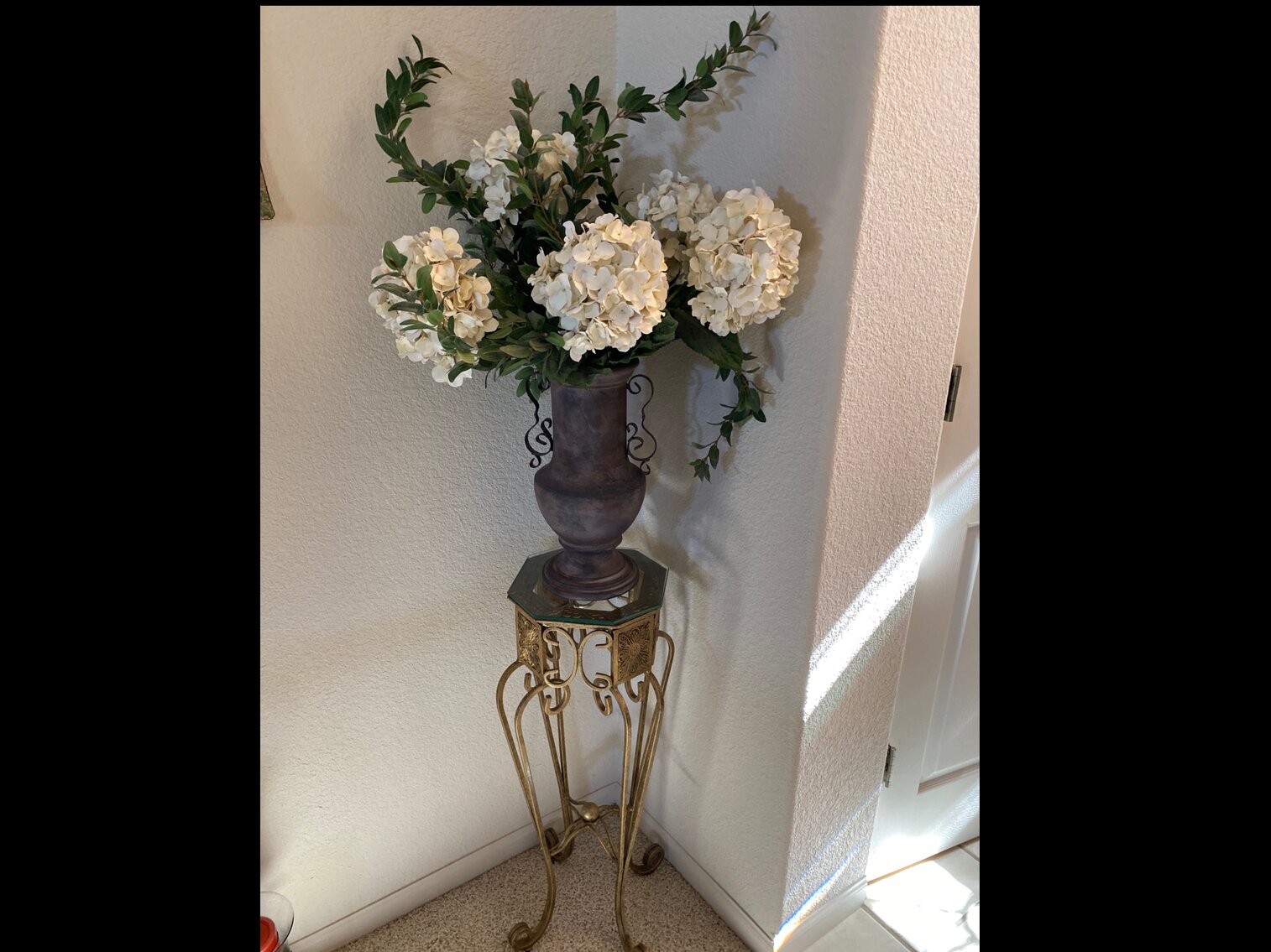 Corner Plant Stand with Flower Vase