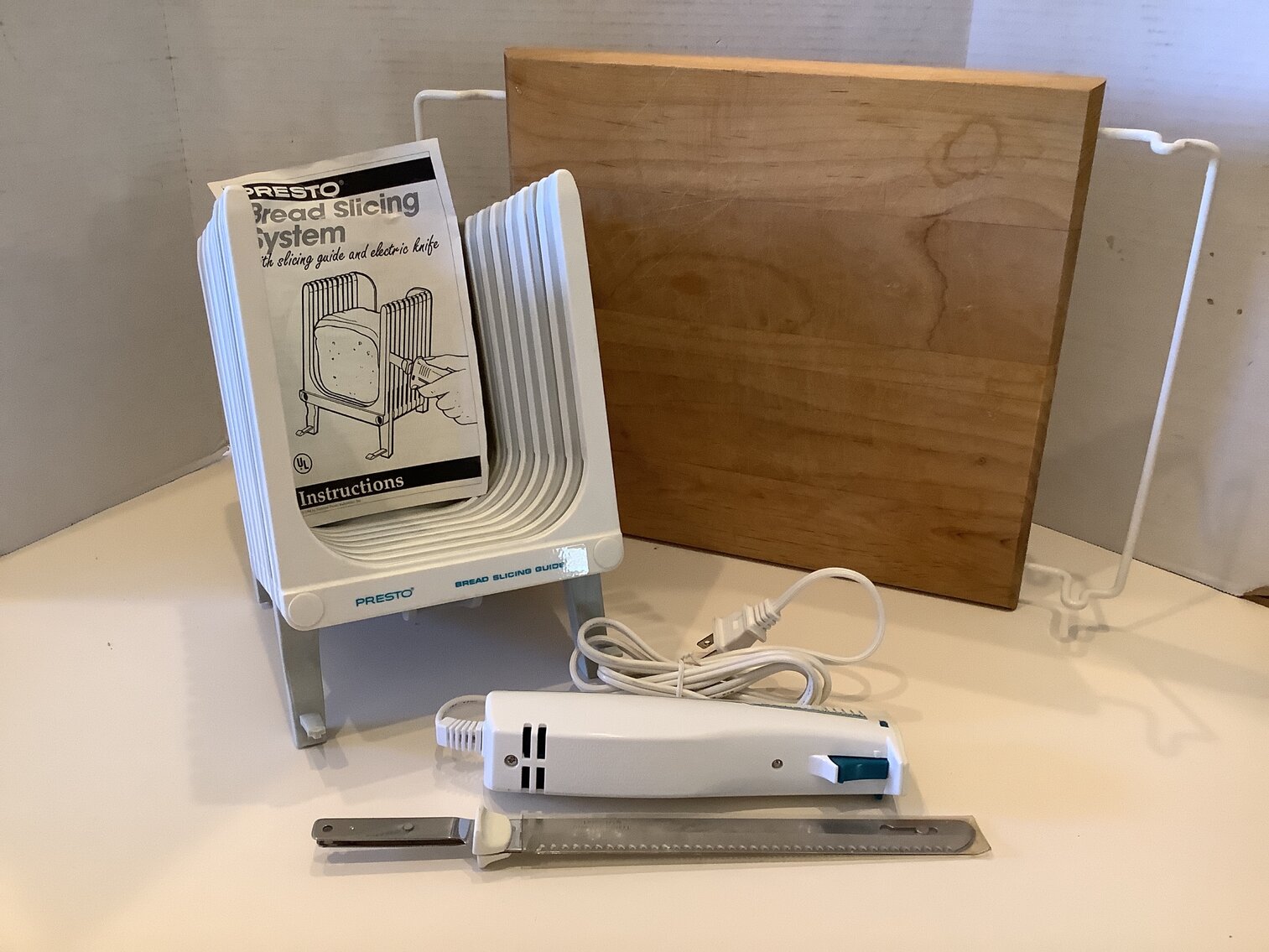 Bread Slicing System, Electric Knife, Cutting Board