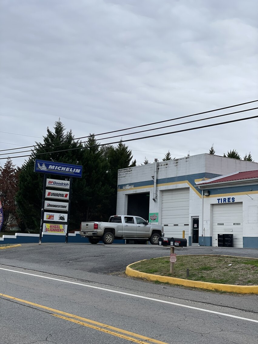 2960 Grit Road, Hurt, VA 24563