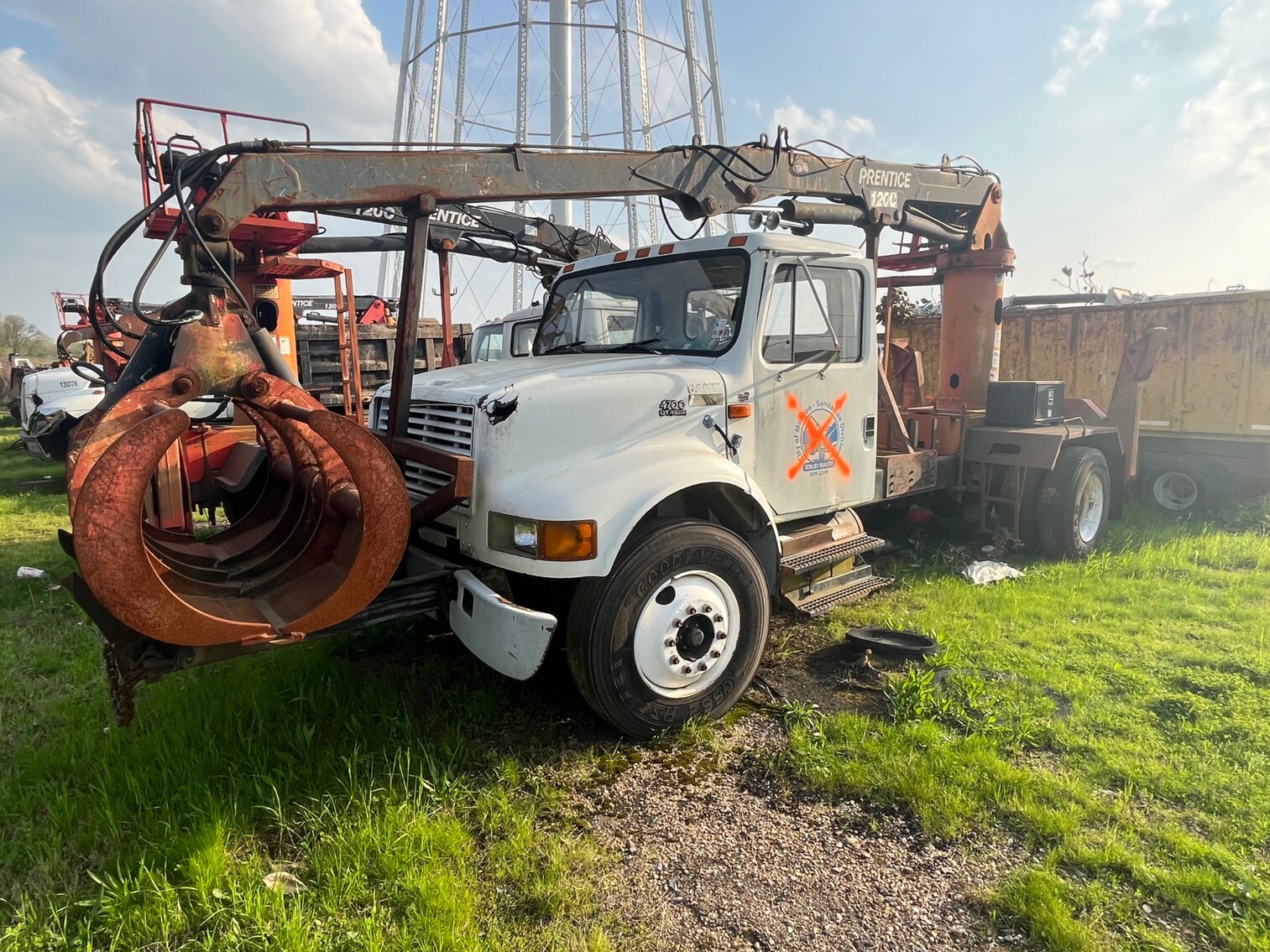 2000 INTERNATIONAL 4700 KNUCKLE BOOM TRUCK
