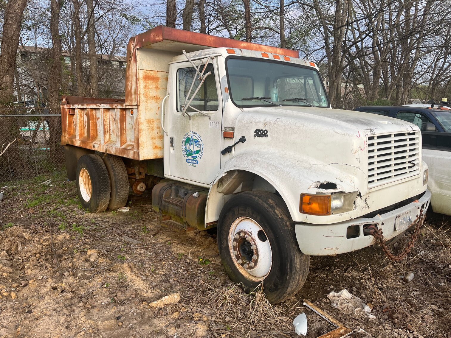 2000 INTERNATIONAL 4700 DUMP TRUCK, NO TITLE