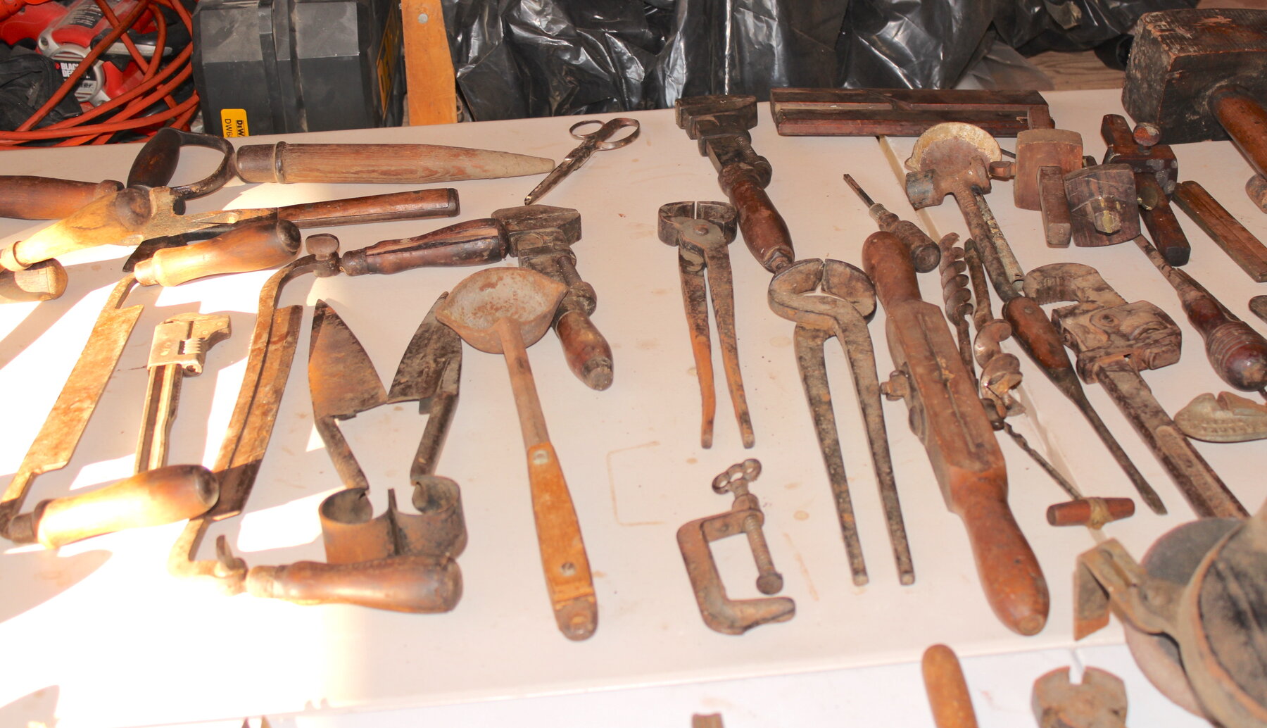 Image for LIVING ESTATE AUCTION