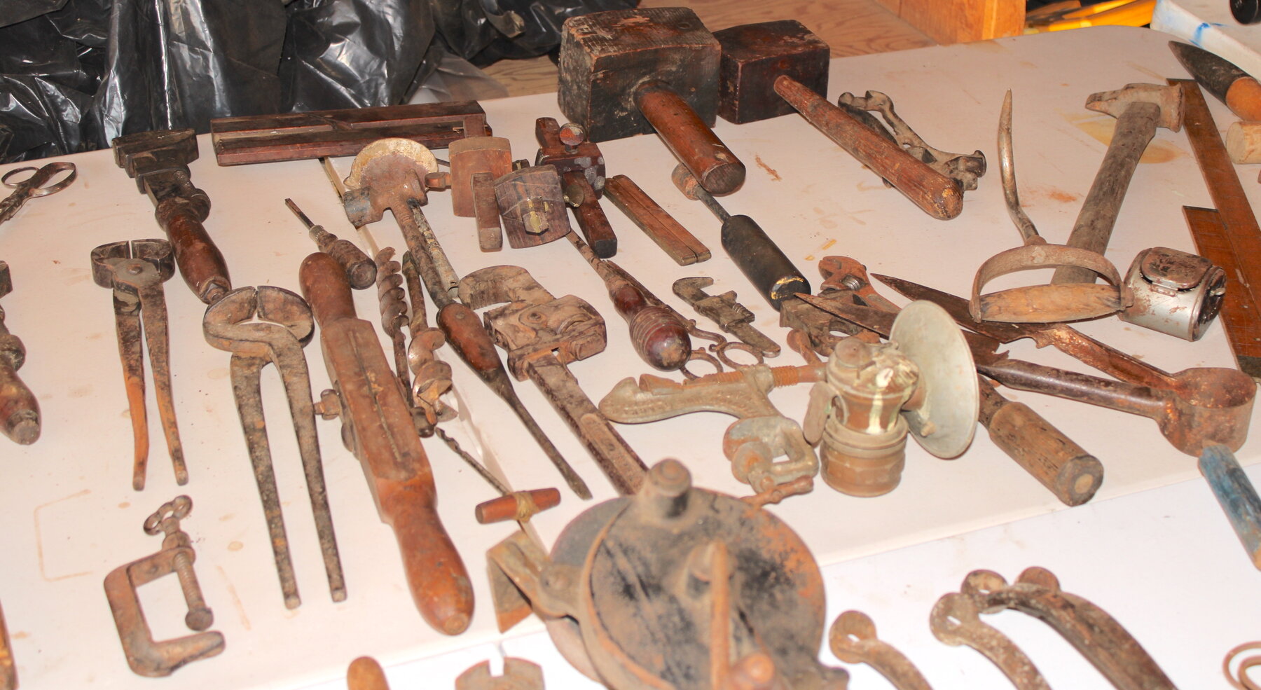 Image for LIVING ESTATE AUCTION