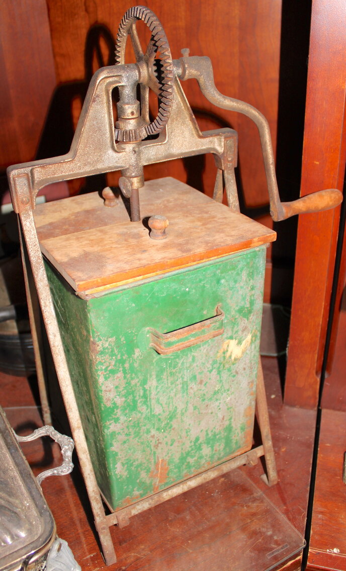 Image for LIVING ESTATE AUCTION