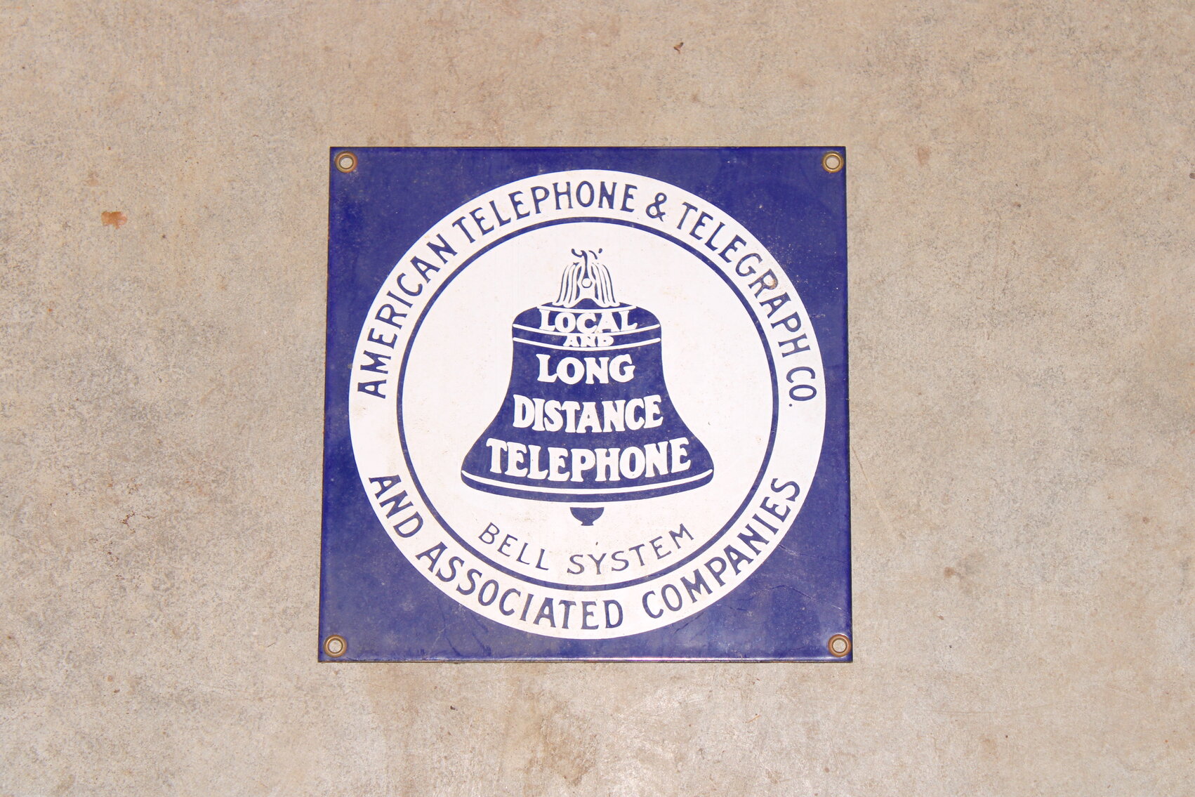 Image for LIVING ESTATE AUCTION