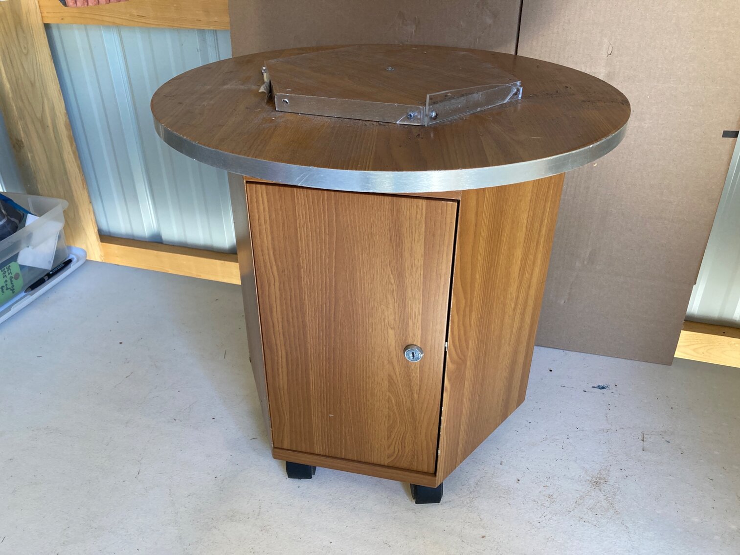 Swivel Top Table on Wheels, No Key