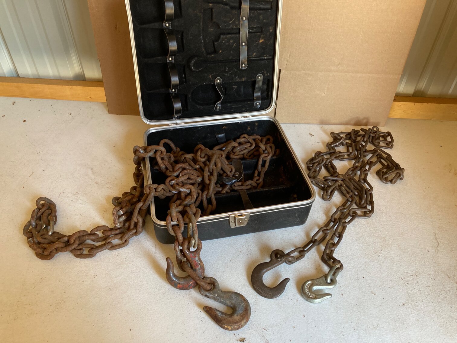 Chains with Hooks