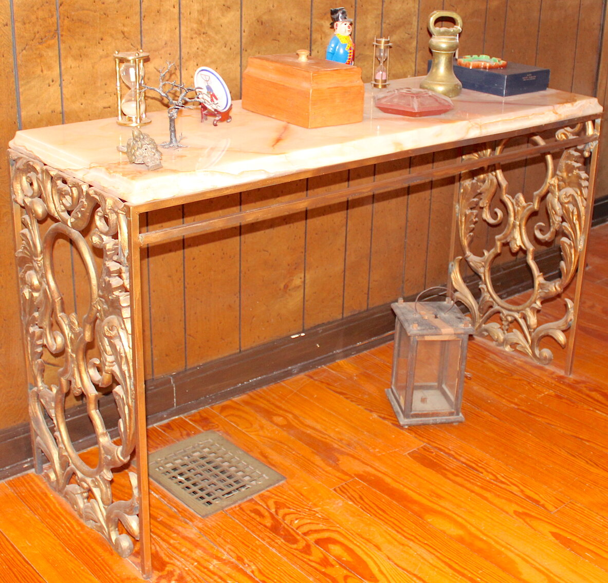 Image for ANTIQUE DEALER'S ESTATE AUCTION