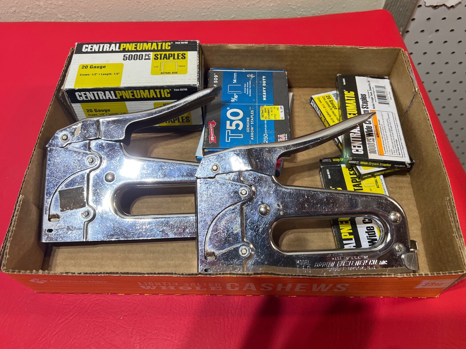 Staple guns with staples