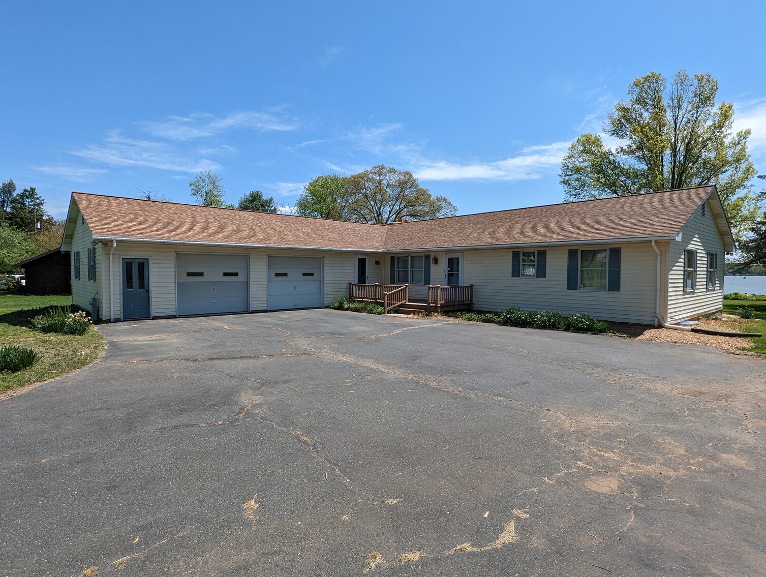 Image for 100+/- FT ON BUSH RIVER 4 BR, 2.5 BA RANCHER;  MULTI-SLIP 180+/- FT PIER W/ WATER & ELECTRIC; ATT. 2-CAR GARAGE / 0.9+/- ACRE LOT W/ CONTENT