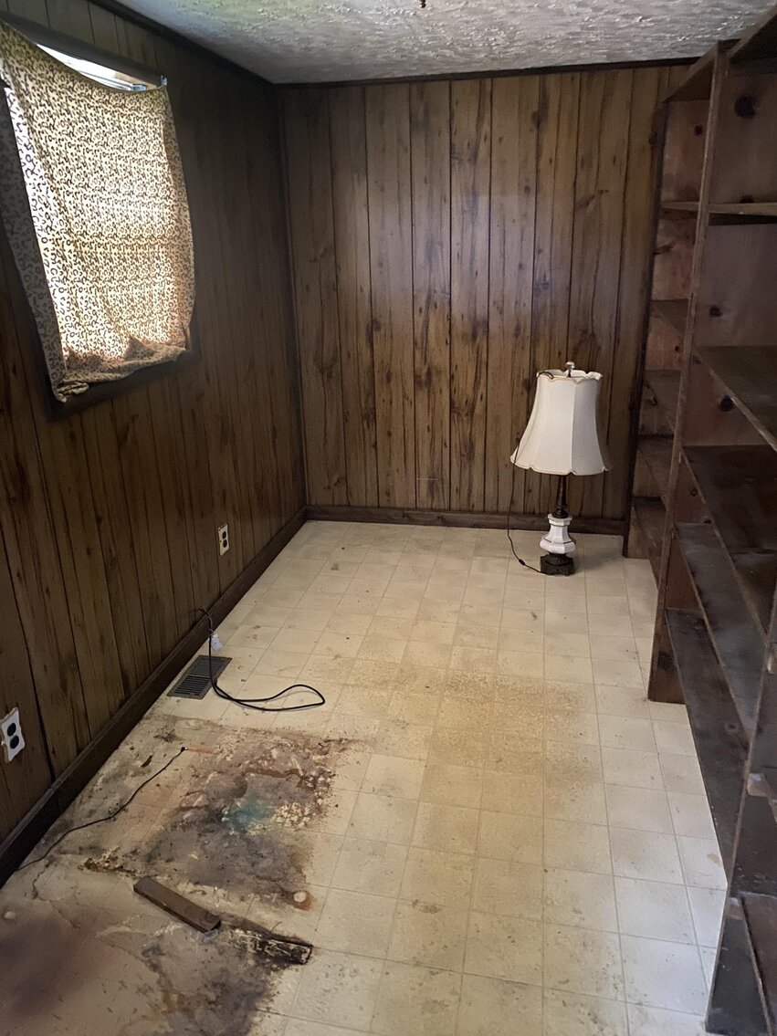 Image for SOLD $40,700 - 3 Bedroom House and Mobile Home Selling to the Highest Bidder