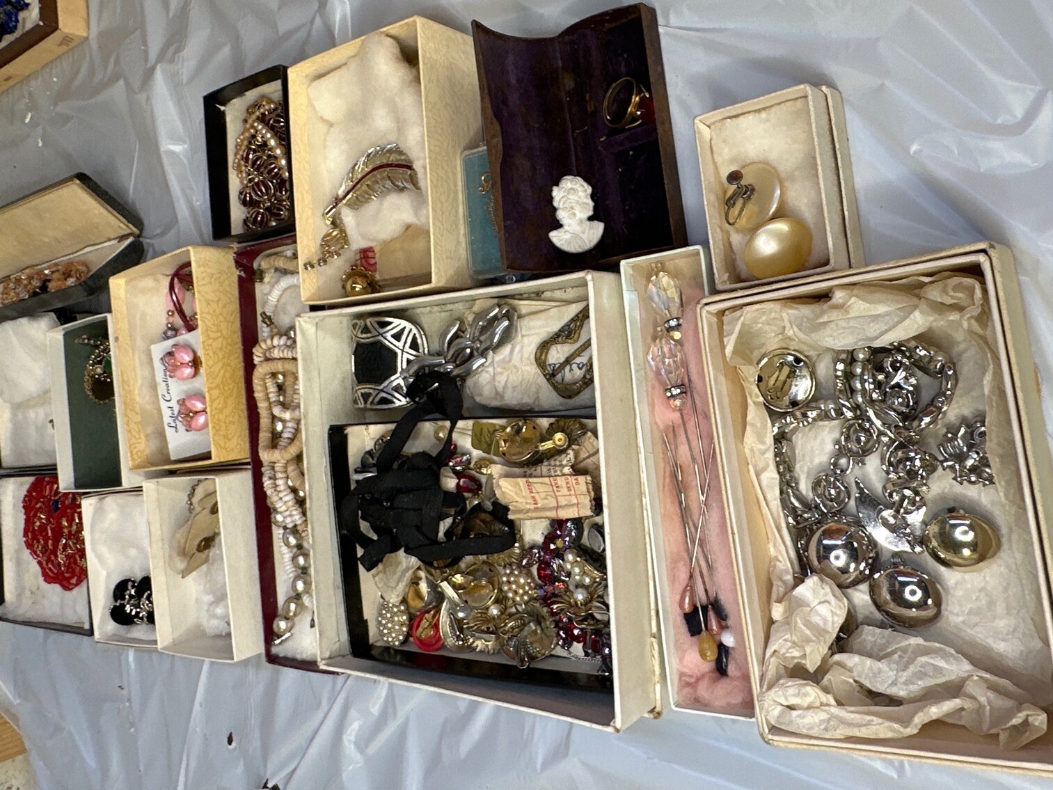 Lot of 2 Costume Jewelry 