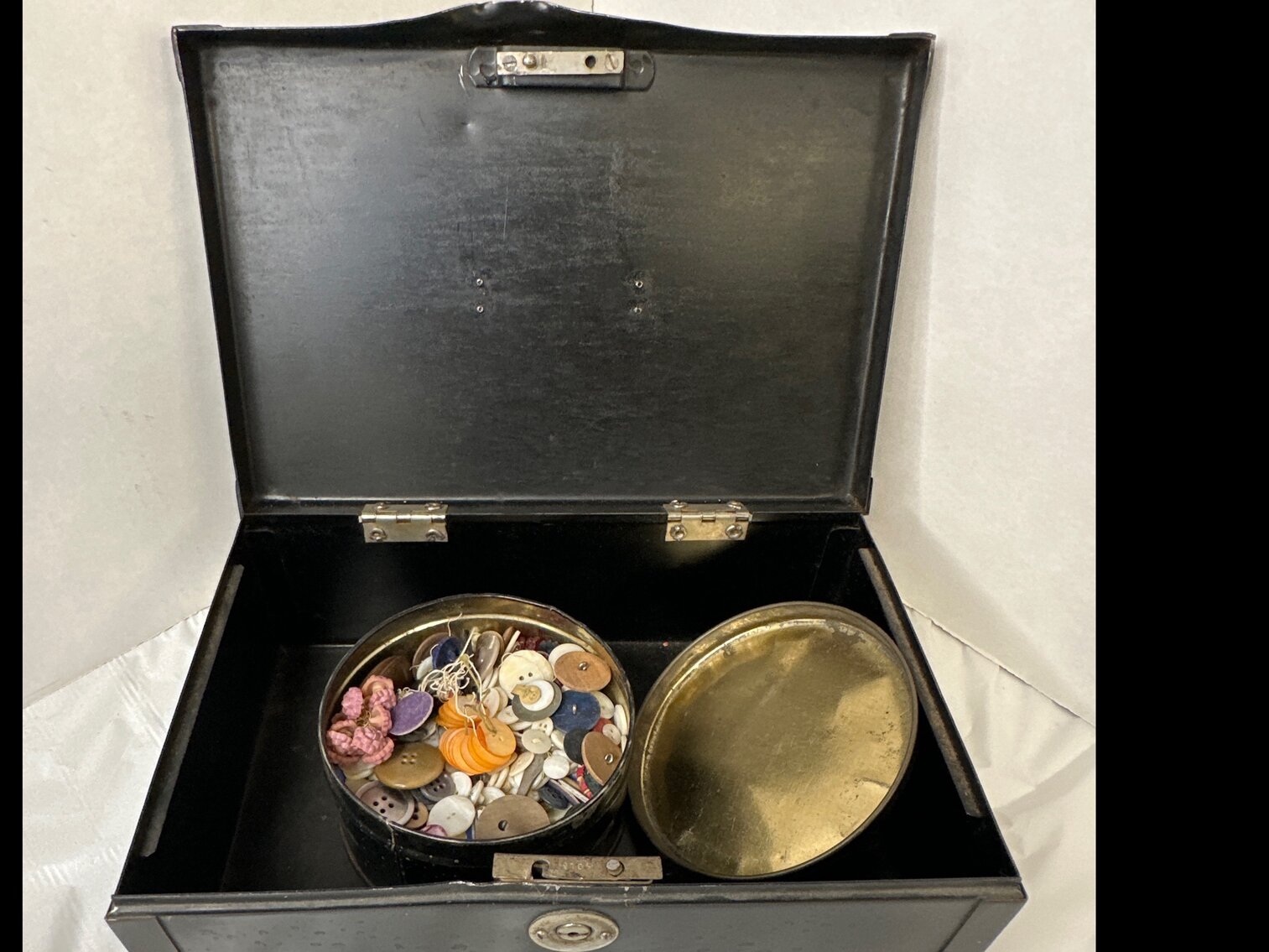 Vintage metal box w buttons- Parrot Painting