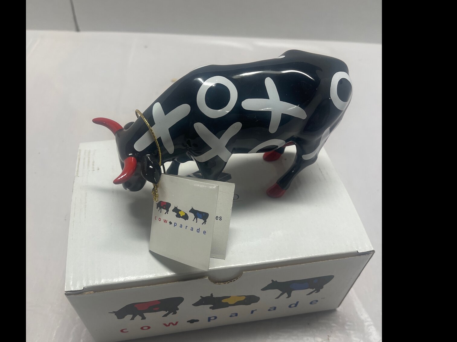 Cow Parade - Hugs and Smooches