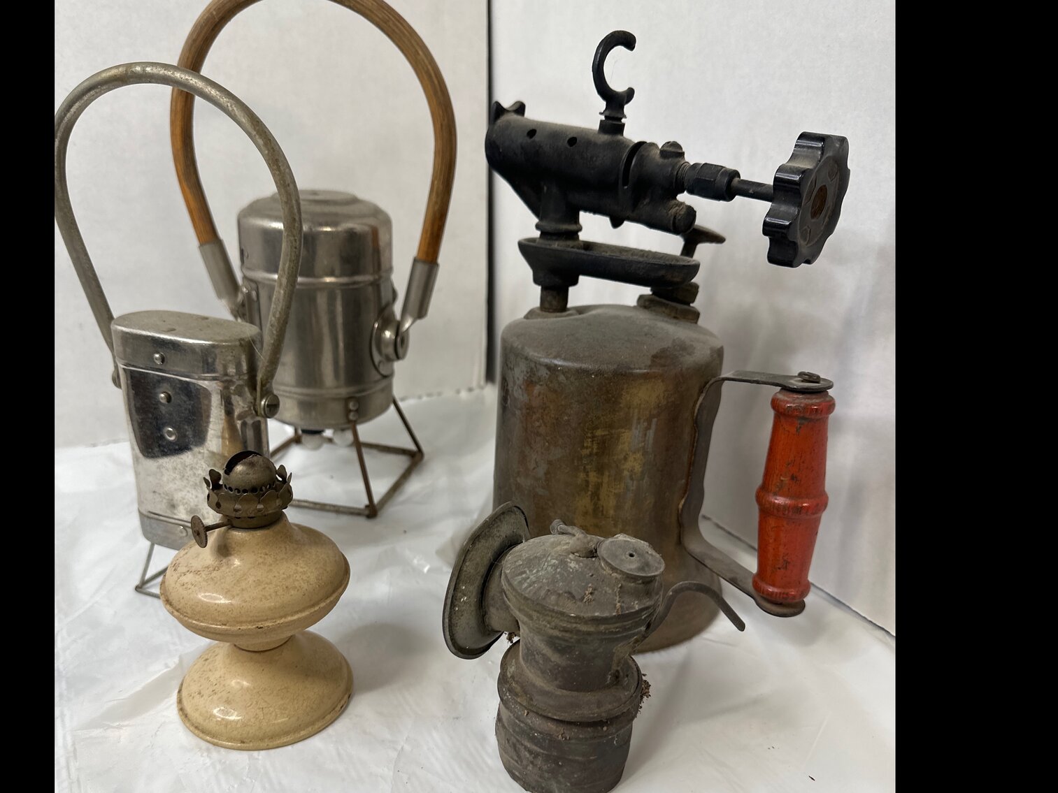 Lot of vintage flash lights and lamps