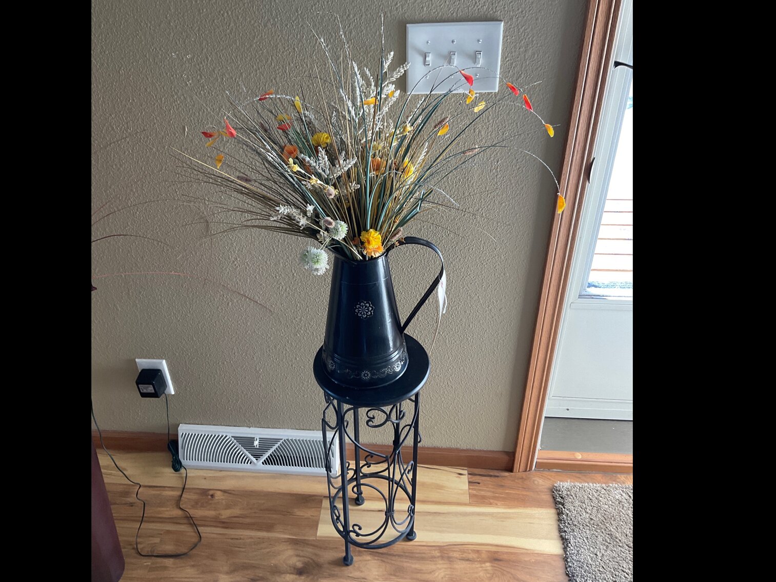 Round table with pot and flowers