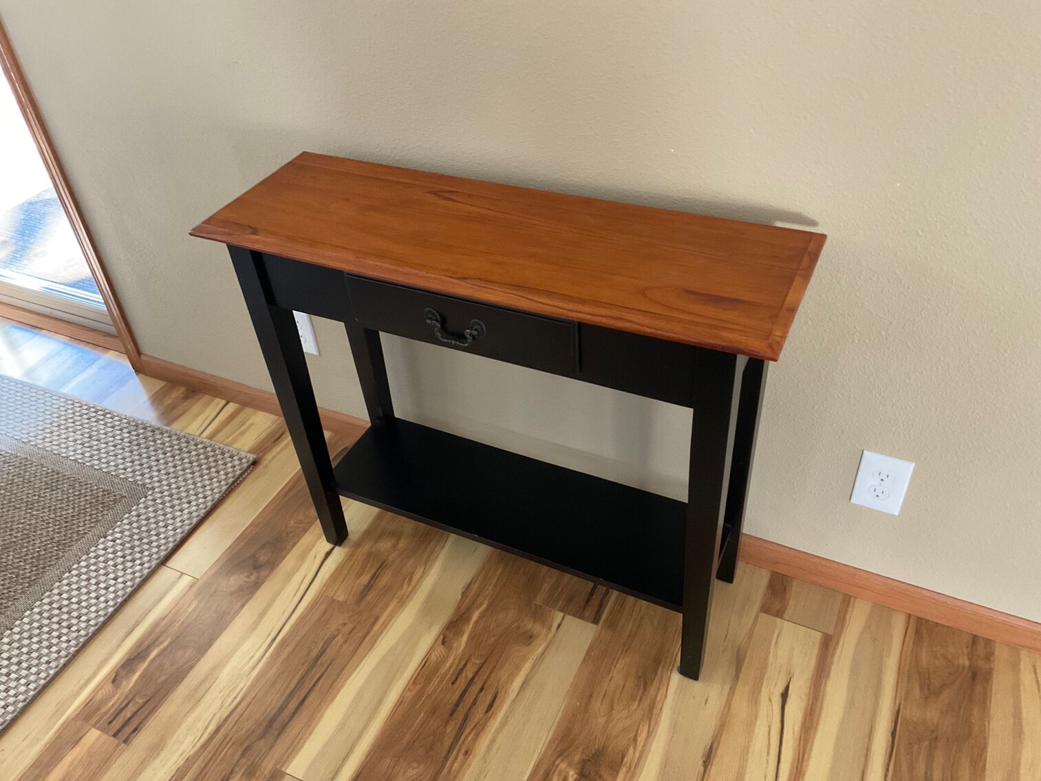 Beautiful table with drawer