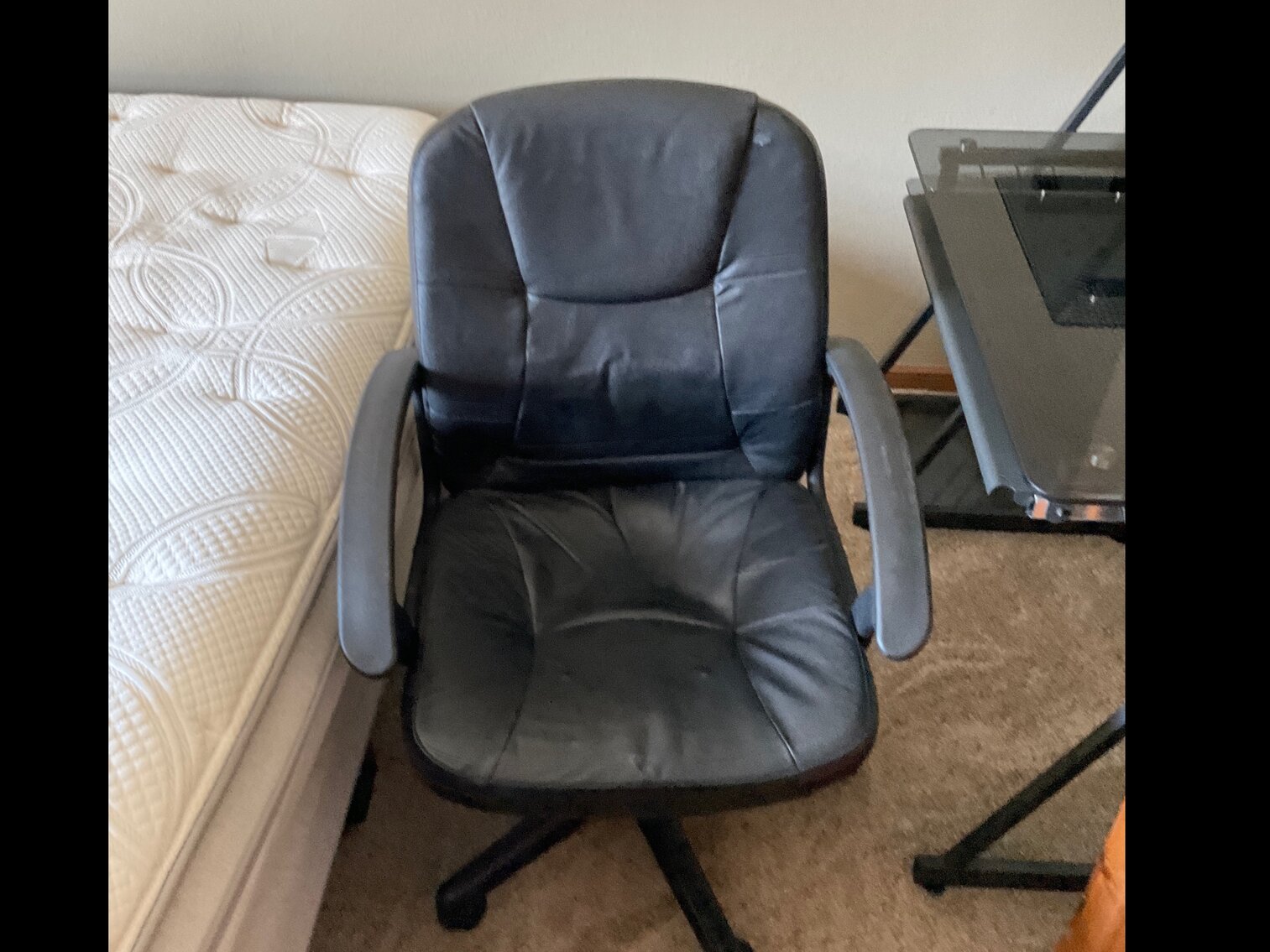 Black office chair