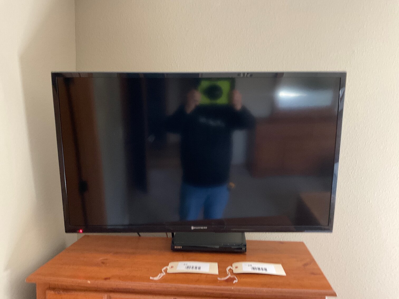 42" flatscreen TV