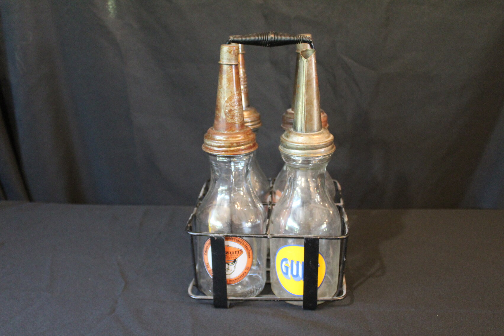 (4) GULF AND OILZUM OIL BOTTLES WITH RACK