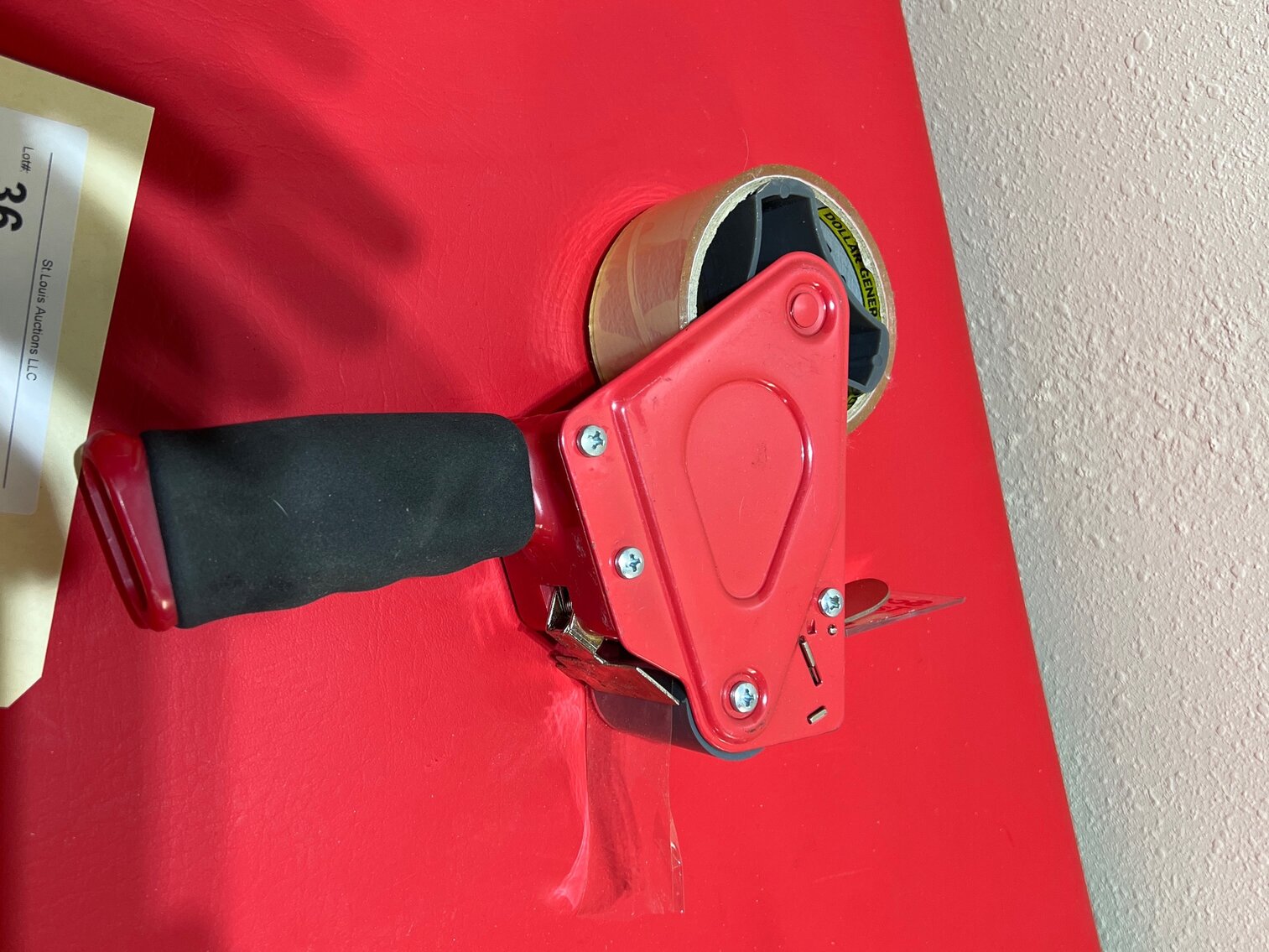 Tape dispenser gun