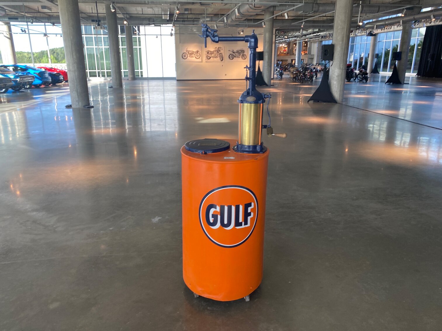 VINTAGE GULF OIL DISPENSER WITH HAND CRANK