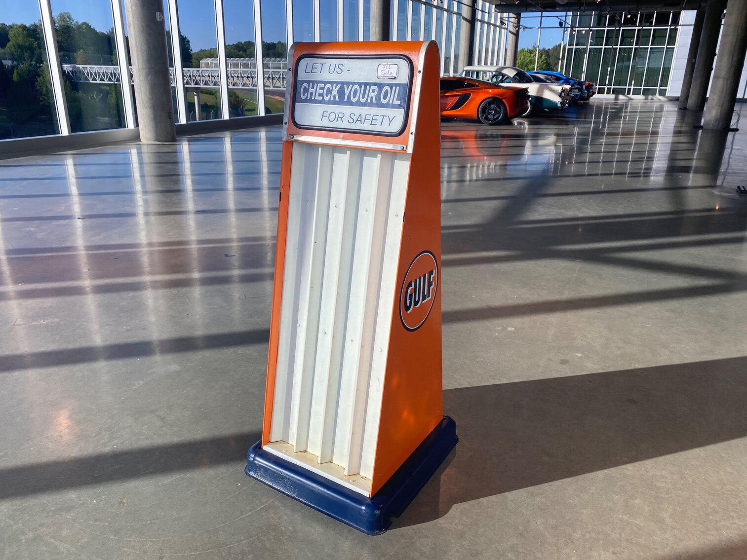 VINTAGE GULF OIL CAN DISPLAY