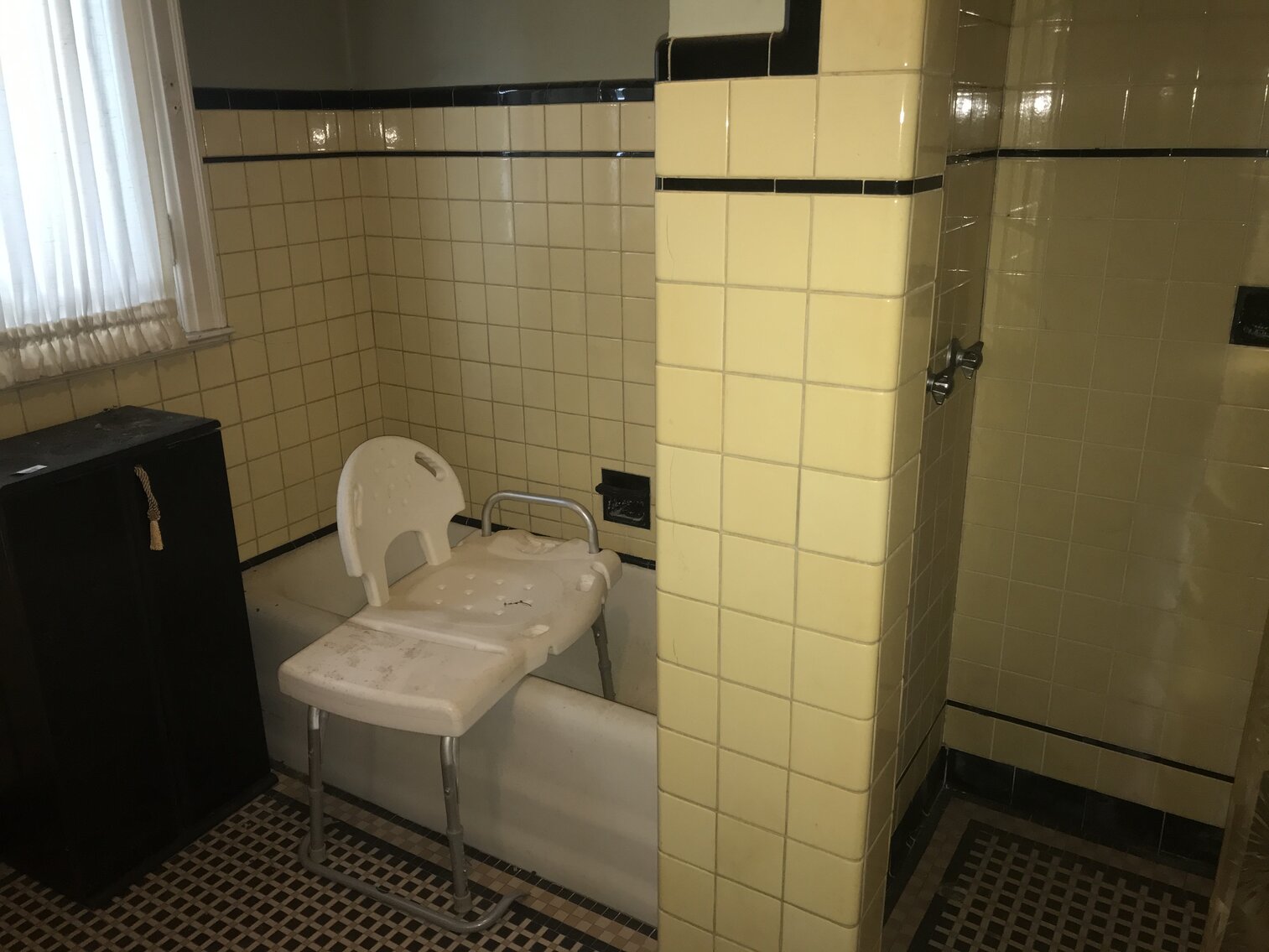 Image for SOLD $74,250 - Spacious 5 Bedroom in Charleston Selling to the Highest Bidder