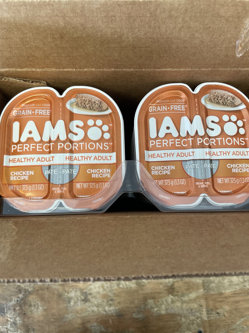 Iams Perfect Portions Healthy Adult Chicken Pate Wet Cat Food Tray, 2.6 oz, Case of 24 (EXP 12/2024)