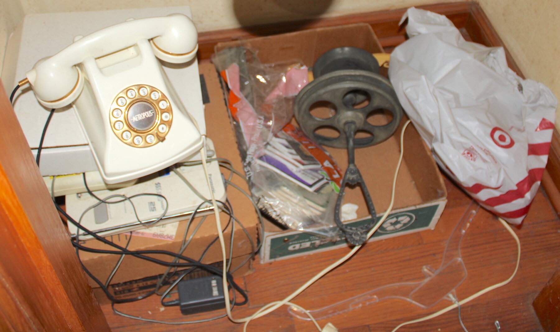 Image for VINTAGE TIME CAPSULE LIVING ESTATE AUCTION