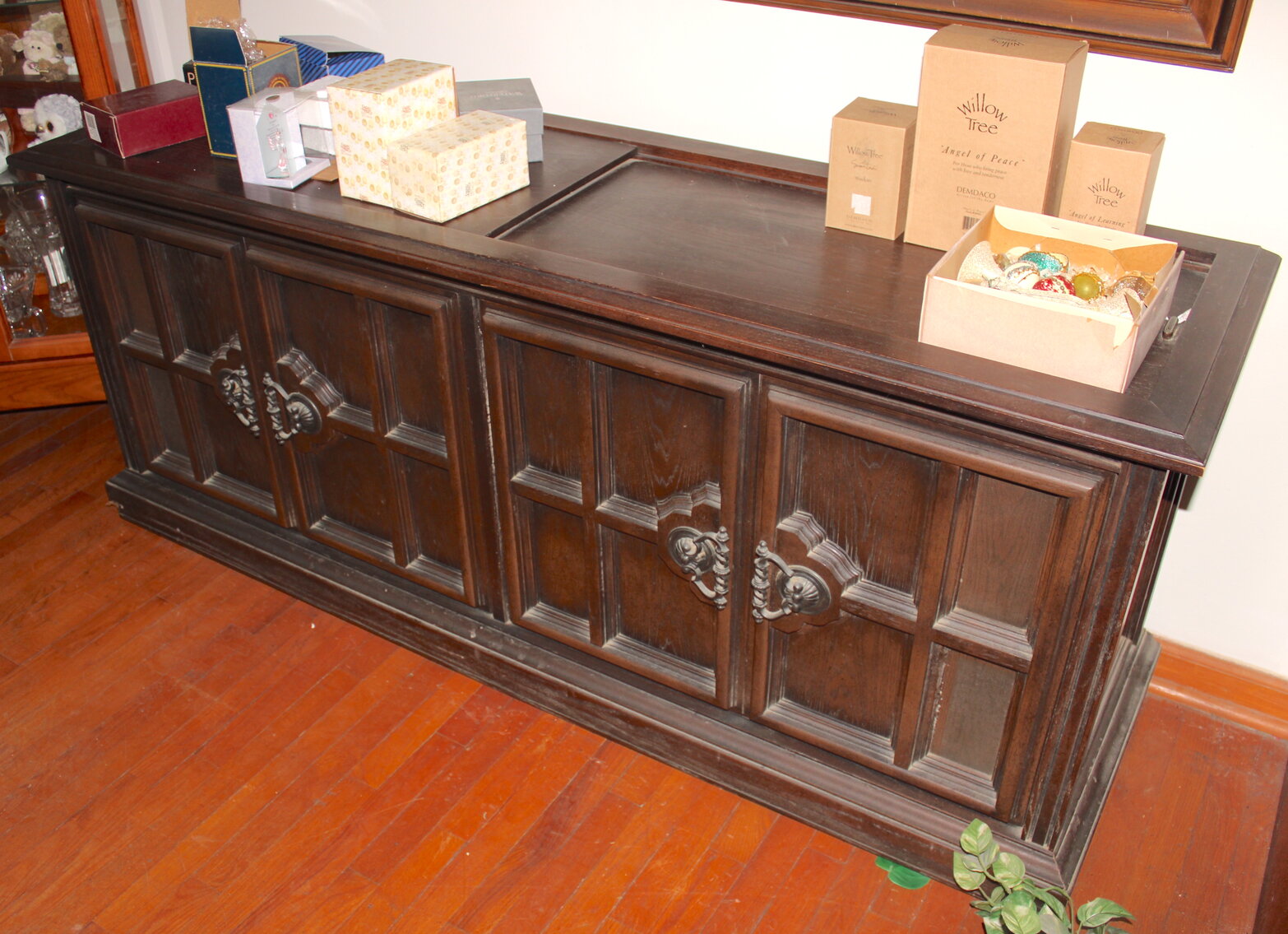 Image for VINTAGE TIME CAPSULE LIVING ESTATE AUCTION