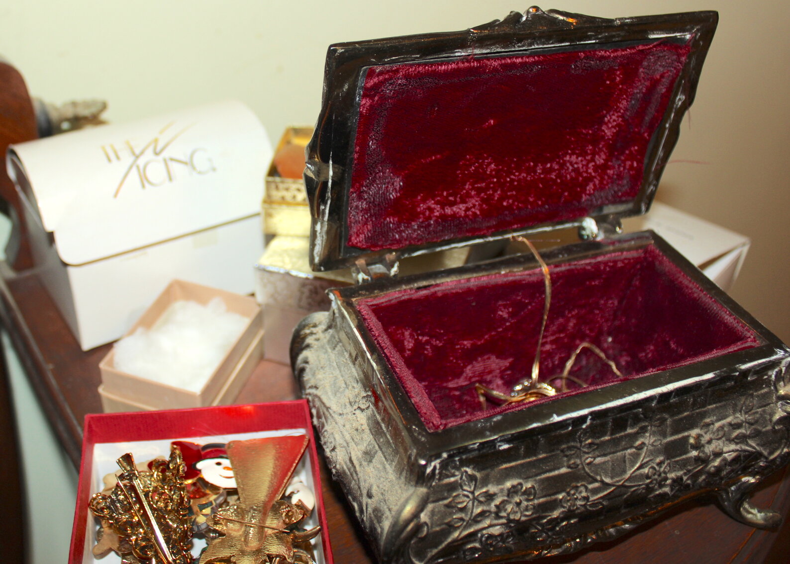 Image for VINTAGE TIME CAPSULE LIVING ESTATE AUCTION