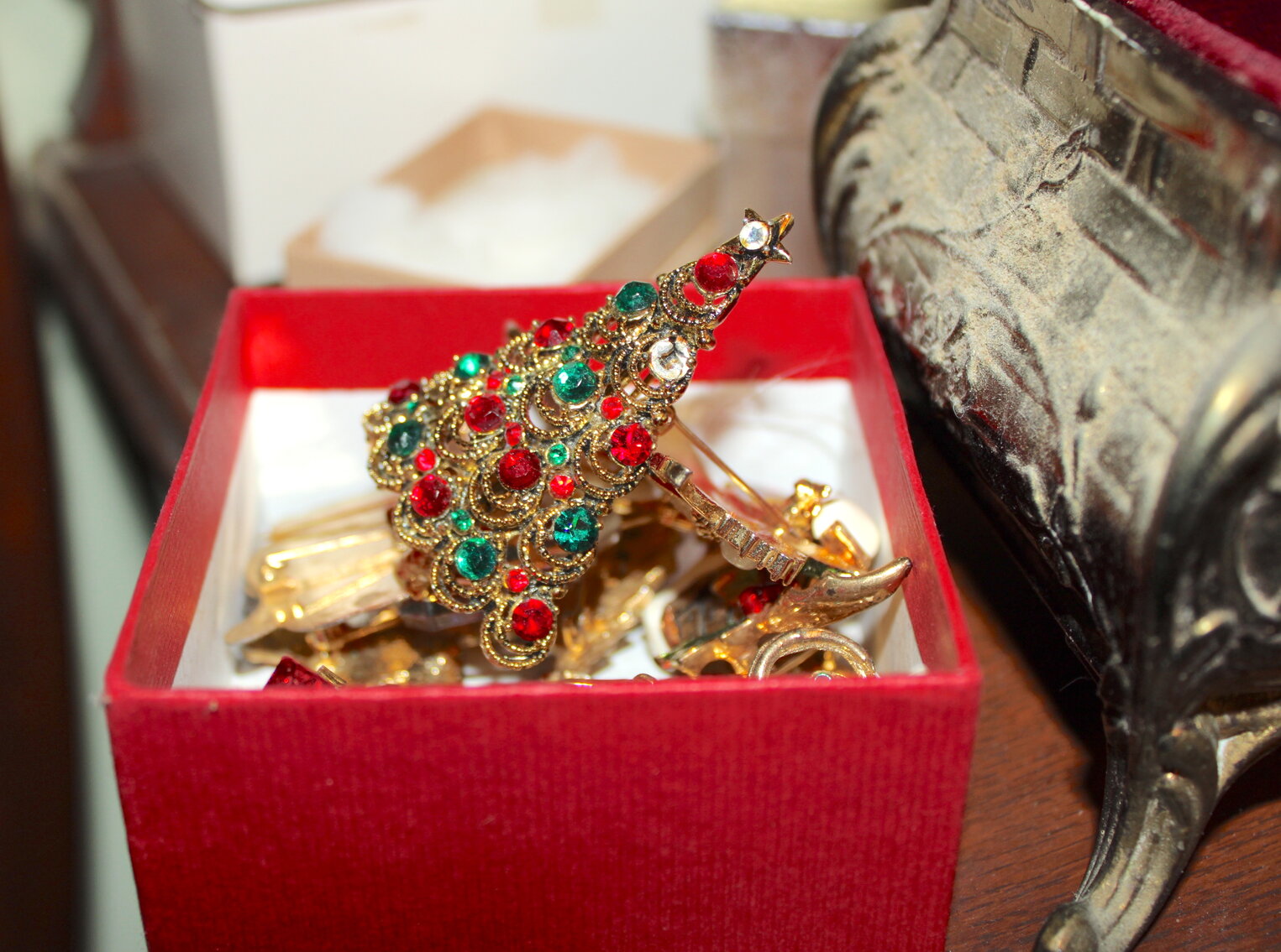 Image for VINTAGE TIME CAPSULE LIVING ESTATE AUCTION