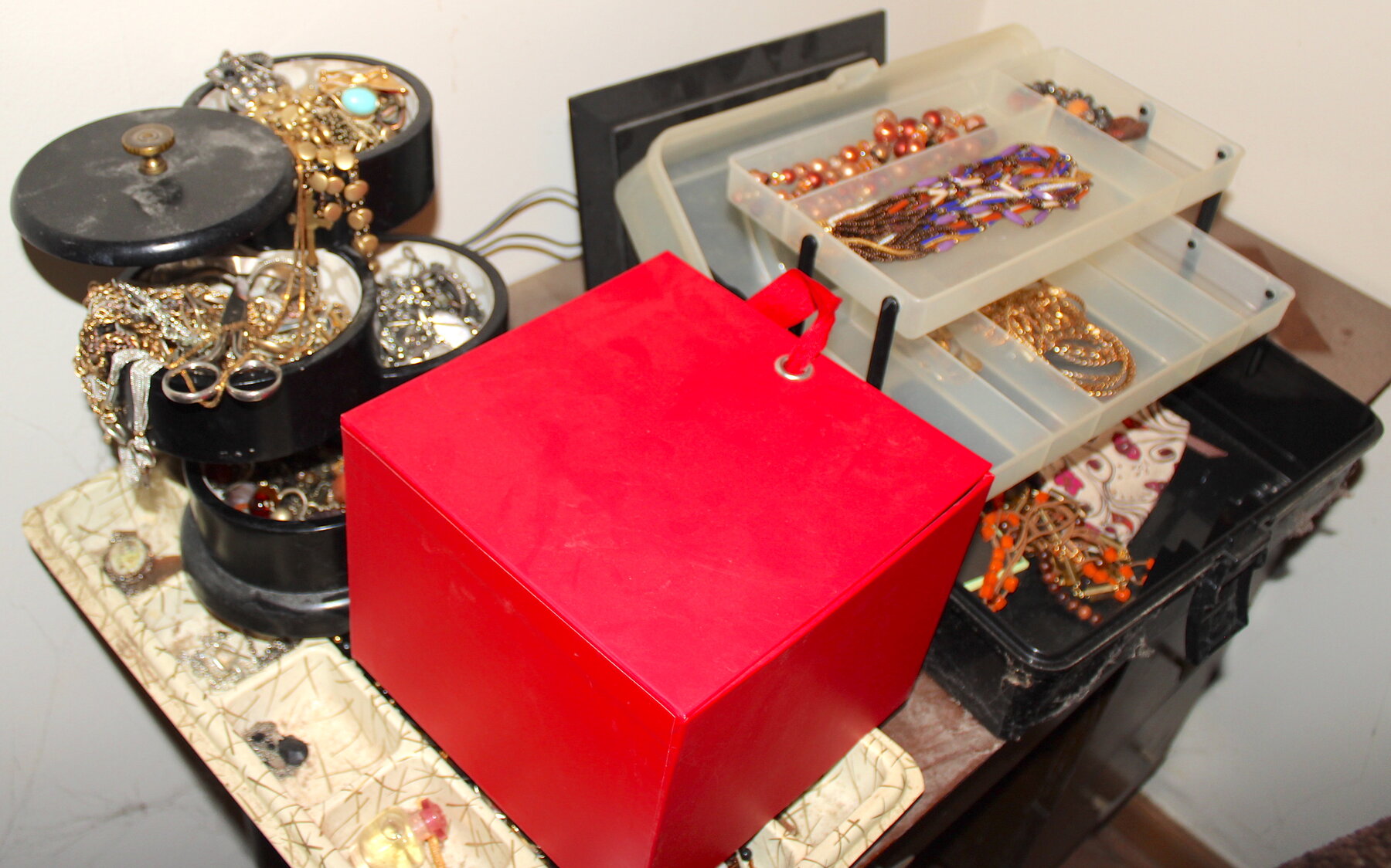 Image for VINTAGE TIME CAPSULE LIVING ESTATE AUCTION