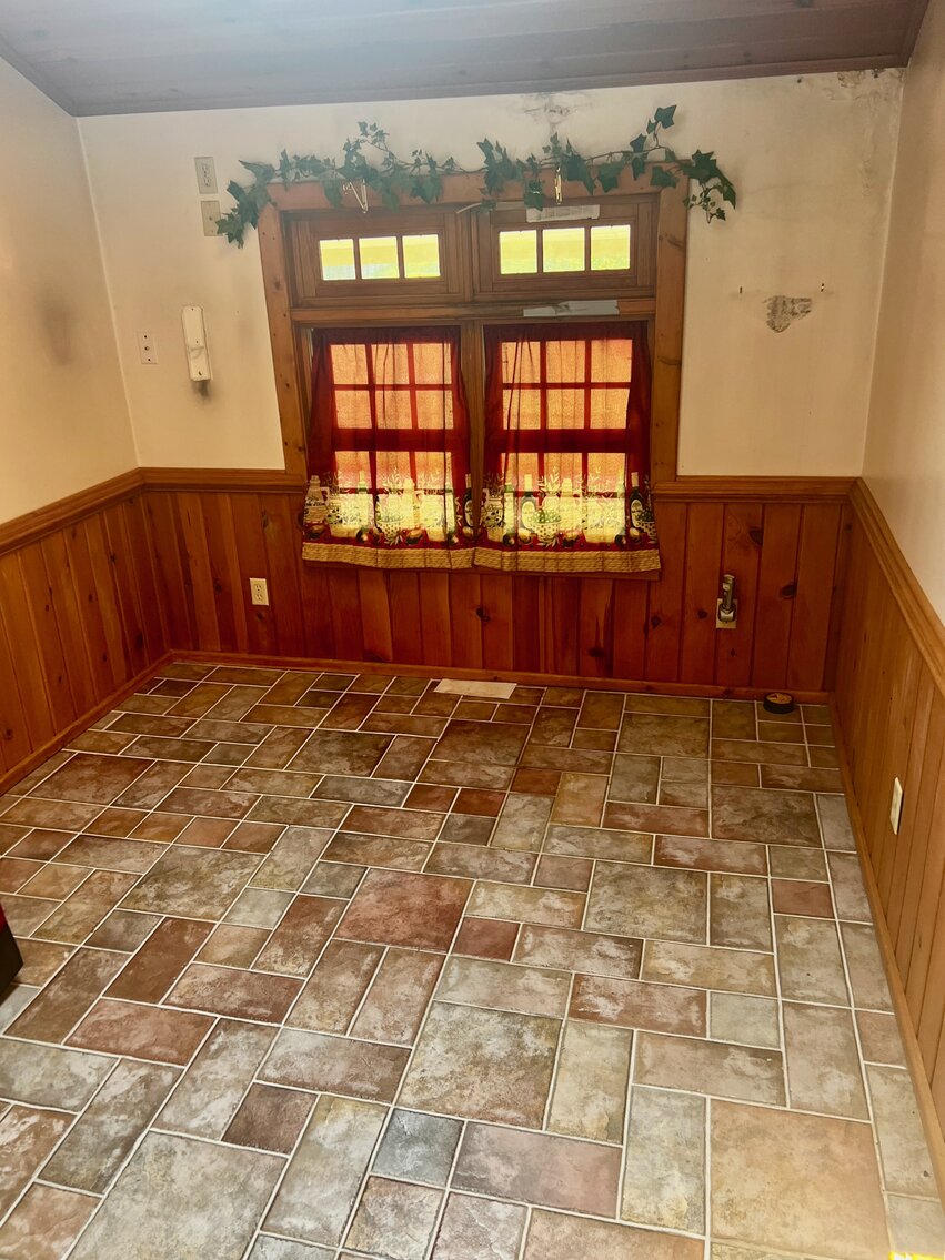 Image for 4 BR/3.5 BA Home on 2 +/- Acres Fronting Rt. 301 in Port Royal, VA--SELLING to the HIGHEST BIDDER!!