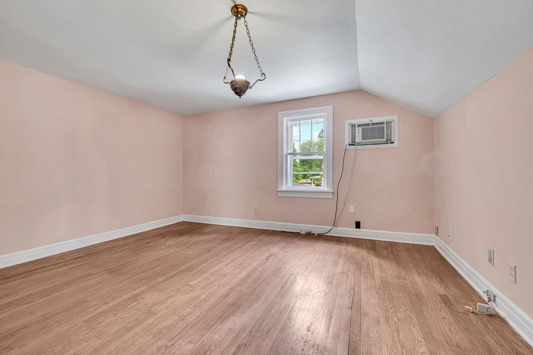 Image for Downtown Centerville - W. Swan Estate / 2,352 sq ft - 4BR's 2BA's